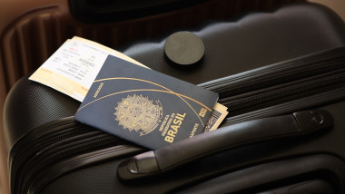 Tot mai multe rusoaice aleg să nască în Brazilia. Cum poate deschide pașaportul copilului calea emigrării întregii familii