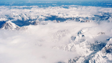 Viața a milioane de oameni din Himalaya, care trăiesc sub nivelul lacurilor glaciare, în pericol din cauza topirii ghețarilor (raport)