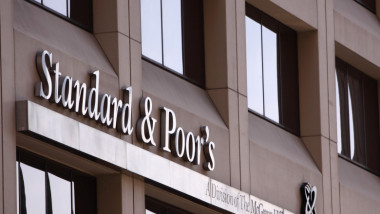 România începe joi discuții cu S&P: riscuri dacă devine junk