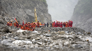 Ajutoare de urgență pentru Nepal, după una dintre cele mai grave inundații din ultimele decenii. UE trimite 82 de tone de materiale