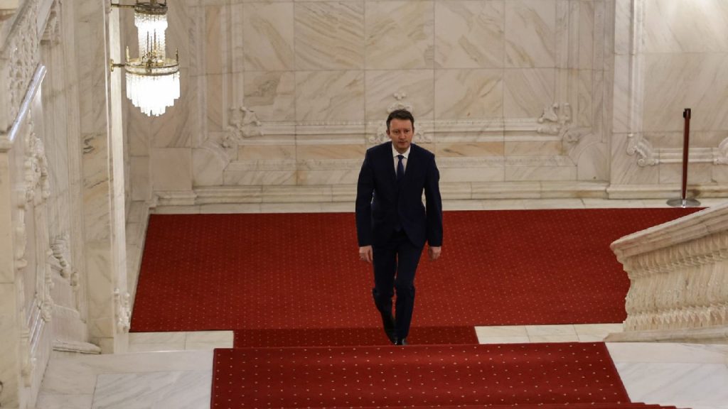 Siegfried Mureșan merge la Parlament cu lista de miniștri și programul de guvernare. Mesajul transmis lui Sorin Grindeanu
