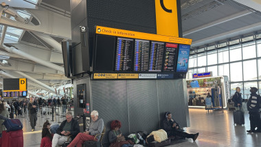 Întârzieri și anulări pe aeroporturile din Marea Britanie. Ce a cauzat haosul