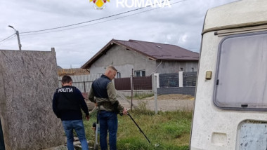 Bărbaţi arestaţi după ce au furat bijuterii în valoare de 100.000 de euro. Multe dintre acestea au fost găsite îngropate