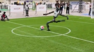 Primul fotbalist-robot pe teren: un moment ce a zguduit lumea