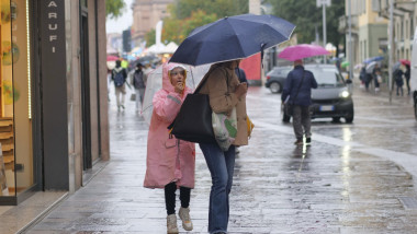 În următoarele patru săptămâni: unde va ploua și frig mai intens