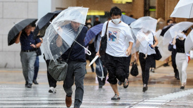 Video Taifunul Dujuan lovește Japonia: ploi puternice, inundații și alunecări de teren. Două milioane de oameni au fost evacuați