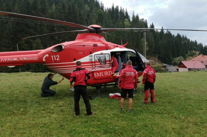 Intervenţie Salvamont pentru evacuarea unui bărbat accidentat în Munţii Făgăraş / Are un picior fracturat