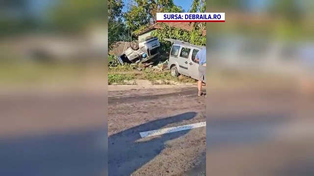 Un șofer băut și cu permisul suspendat s-a răsturnat cu mașina, după ce a intrat într-un alt vehicul, în Brăila