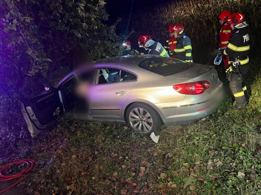 Accident grav în Prahova: au ieșit cu mașina de pe șosea. Tânăr de 19 ani, mort