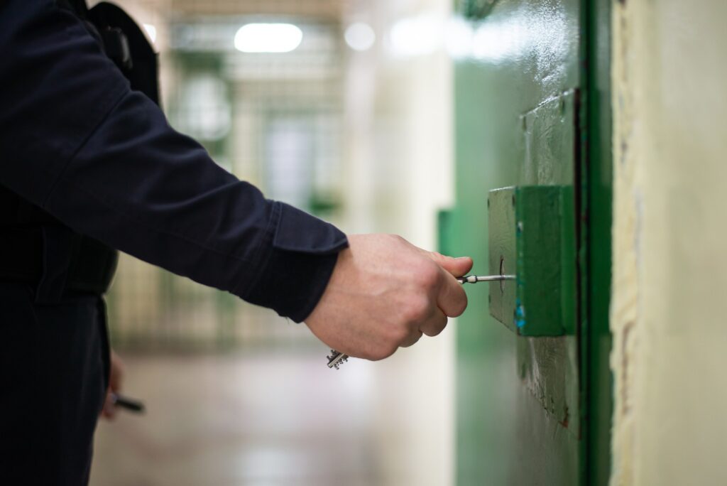 Prevenirea drogurilor în penitenciare: autoritățile colaborează pentru instruirea personalului, dar și desfășurarea unor studii
