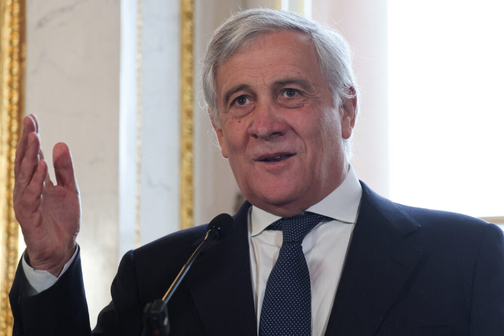 Femeia cu fustă lungă susține stabilitatea: politician declanșează furie