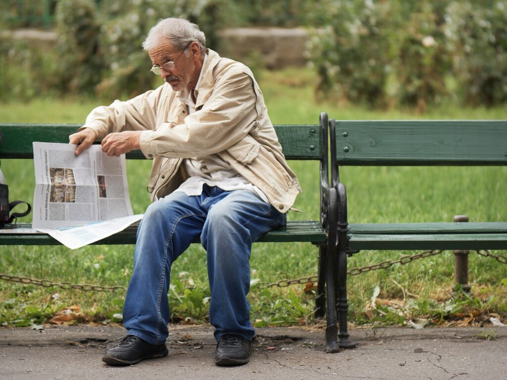 Pensionar de 100 de ani: dansează zilnic și bea vin cu bucurie