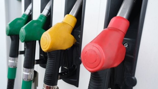 ANPC a amendat șase benzinării care au scumpit carburanții de mai multe ori pe zi, dar nu spune care sunt companiile