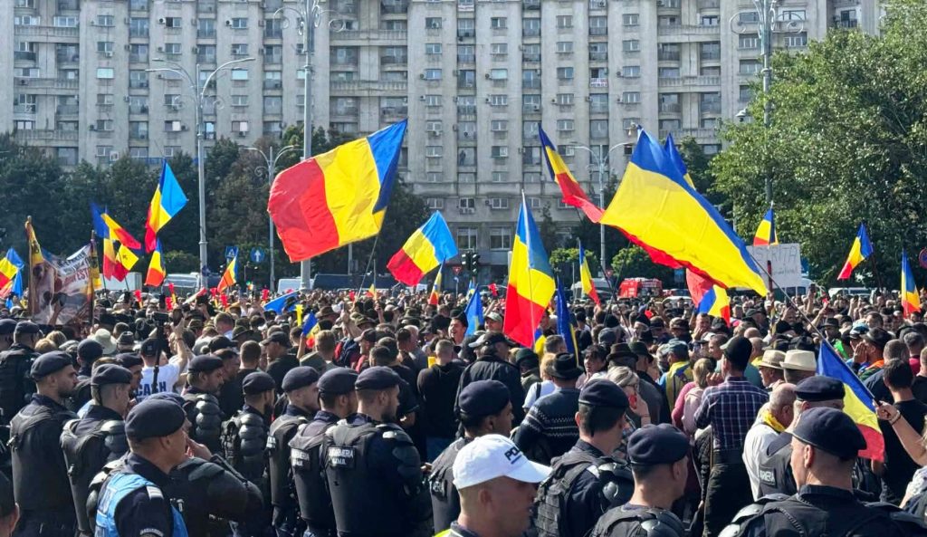 Protest oieri în Piața Victoriei: jandarmi, gaze lacrimogene