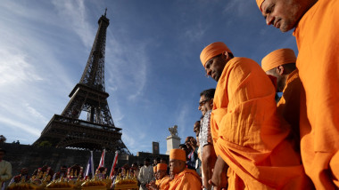 Grup hindus religios provoacă grevă la Turnul Eiffel