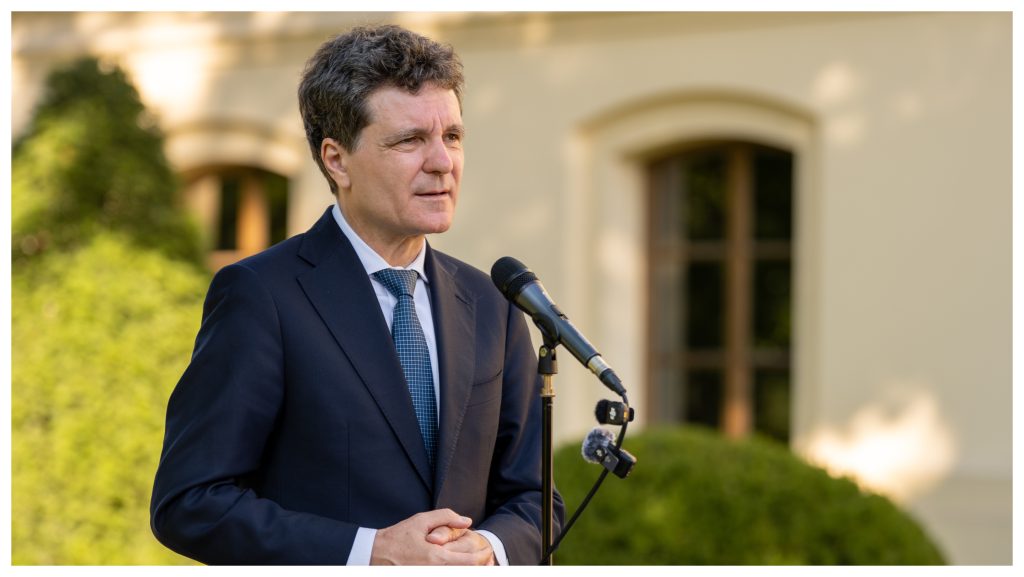 Nicușor Dan spune că a vorbit cu români din Ucraina și i-a asigurat că sunt „o prioritate absolută a statului”