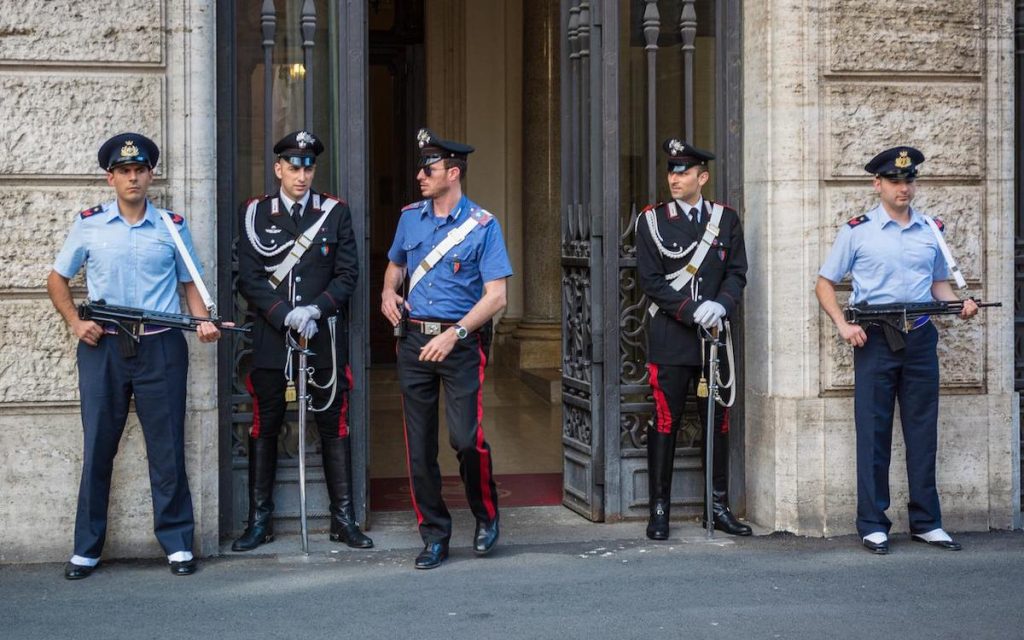 „Sunt atât de bogat încât pot cheltui 30.000 de euro într-o singură zi” / A spus asta la TV și Fiscul a descoperit o fraudă fiscală / Un italian a omis să declare venituri de aproape 400 de mii de euro în 5 ani