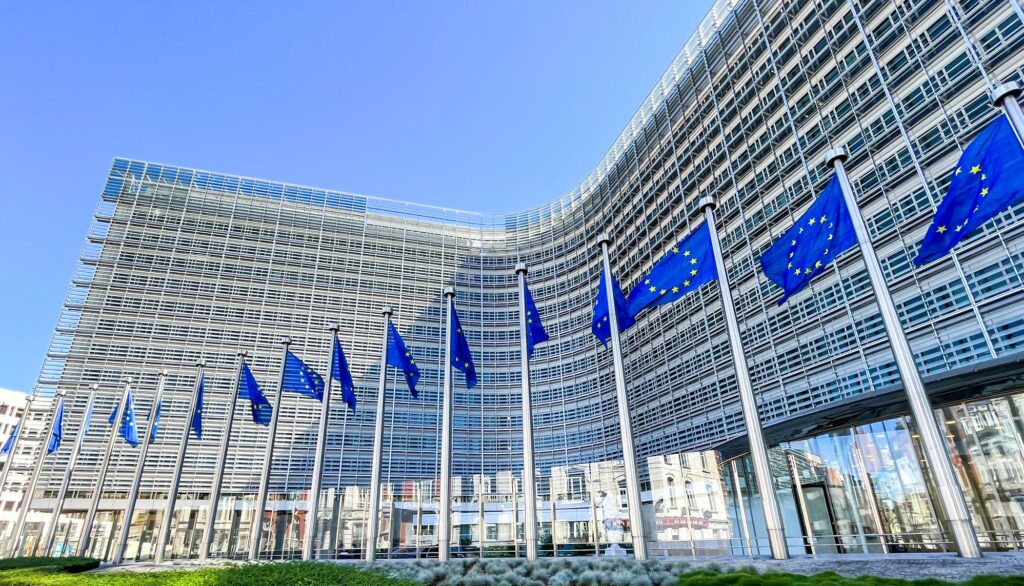 Comisia Europeană lansează două manuale pentru promovarea vieții evreiești în Europa