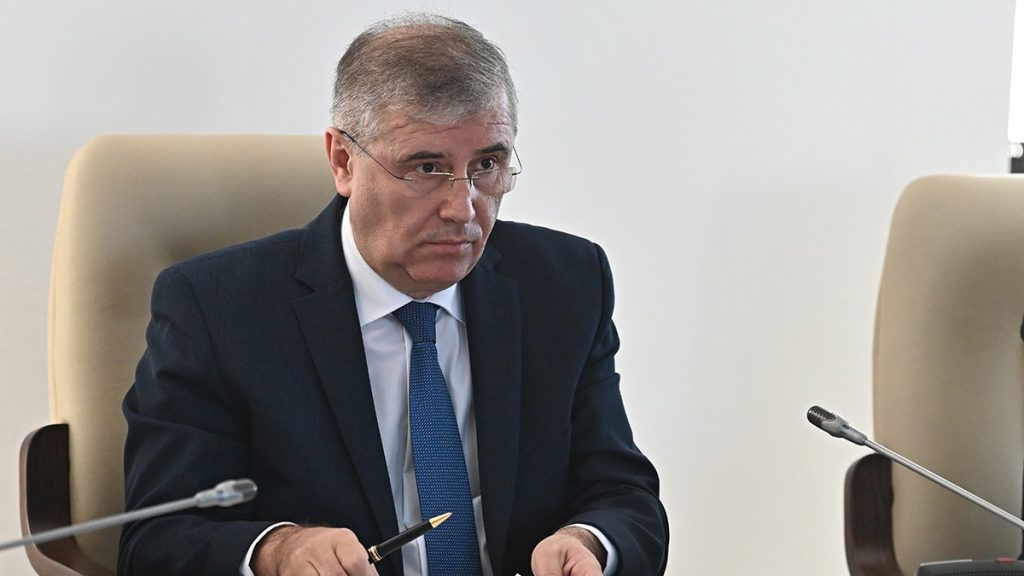 „Doctorul în securitate” Lucian Pahonțu contraatacă în instanță. Șeful SPP susține că nici măcar judecătorii nu-i pot desființa teza de doctorat