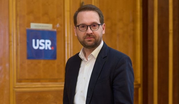 Prefectul USR de Timiș va „constata” că mandatul lui Fritz a încetat. Robu se „încălzește” așteptând să plece „autocarul nemților”
