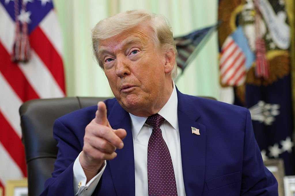 Trump: Fake news = orice știre care nu-i place lui; blochează publicații
