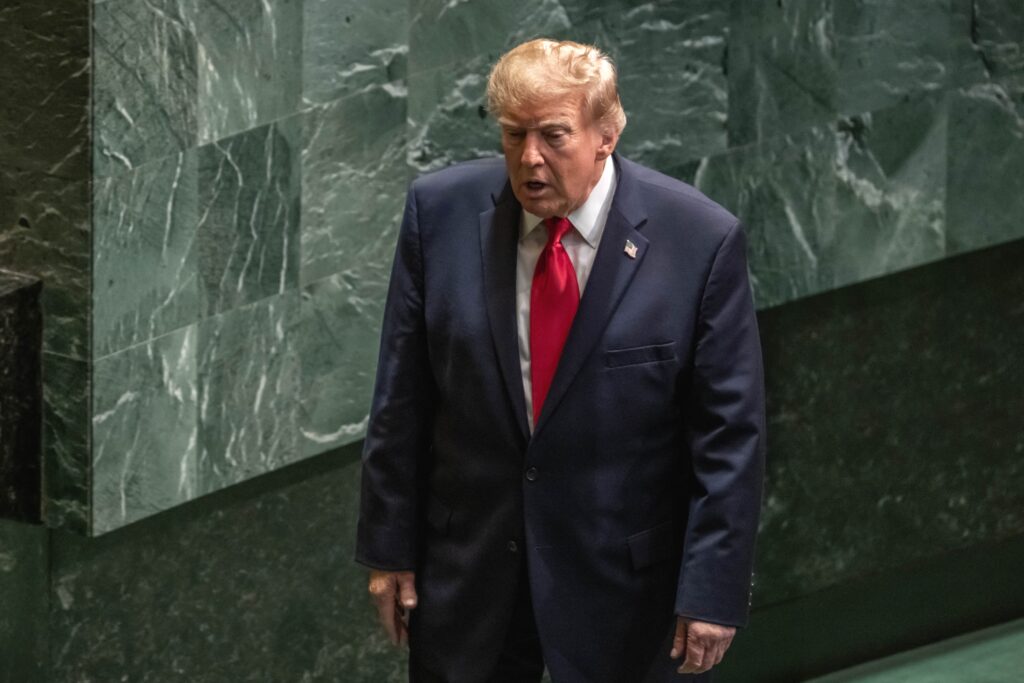 Trump i-a spus jurnalistei să tacă după întrebare blocarea accesului