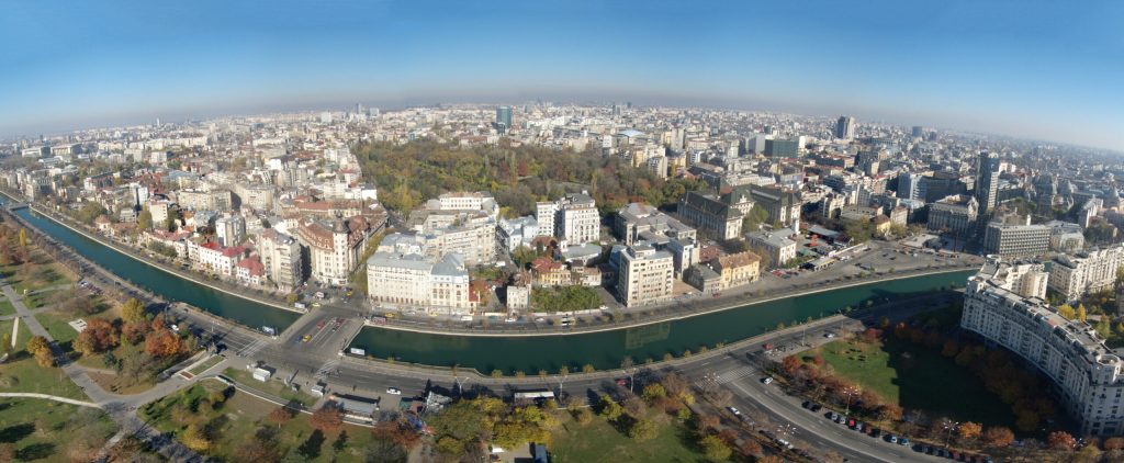Vremea se răcește brusc în București de marți: temperaturile maxime scad de la 30 la 18 grade / Ploi și rafale de până la 45 km/h