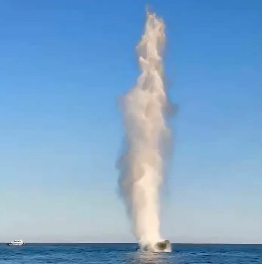 Dronă cu încărcătură explozivă, găsită plutind la cinci mile marine de Sulina. Intervenție a Forțelor Navale