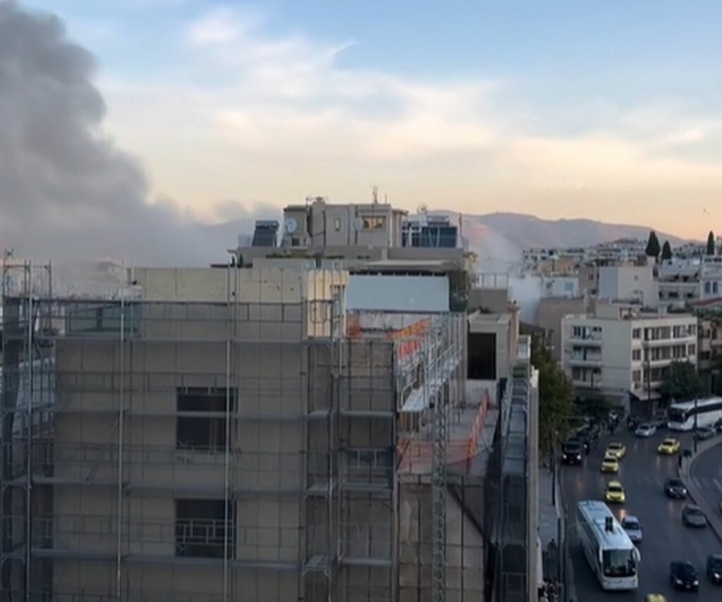 Explozii în Atena și incendiu violent; bloc cu 16 apartamente evacuat