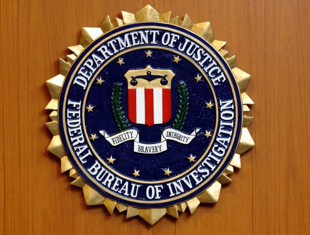 Un grup de hackeri revendică un atac asupra FBI și amenință cu date sensibile. Ce răspund autoritățile