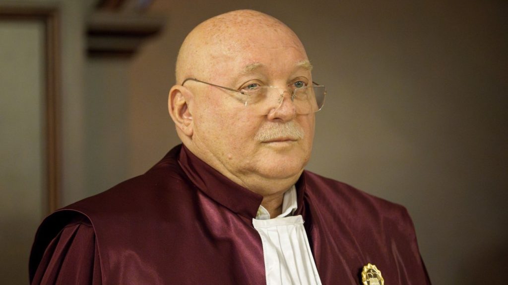 PSD și AUR fac scut pentru zborurile spre Mykonos: 13 pasageri neînchiși