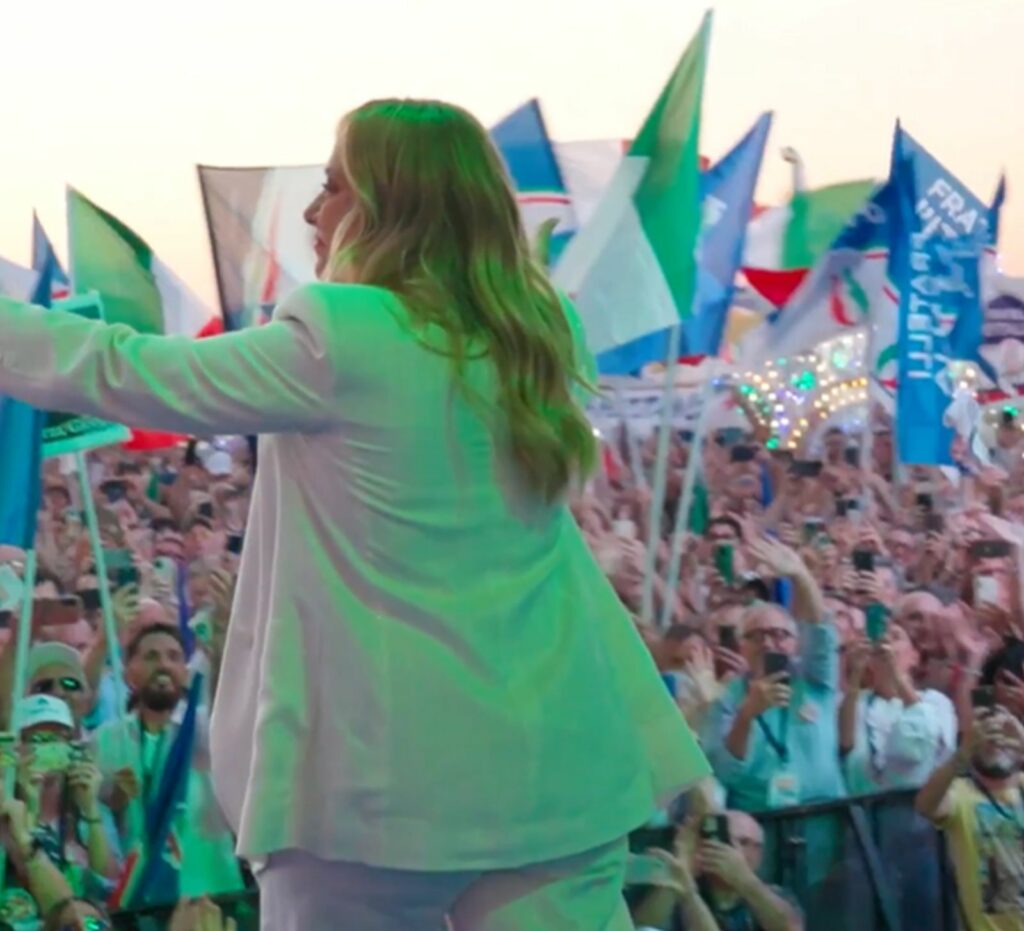 Meloni la Bari: celebră longevitatea guvernului și pregătește 2027