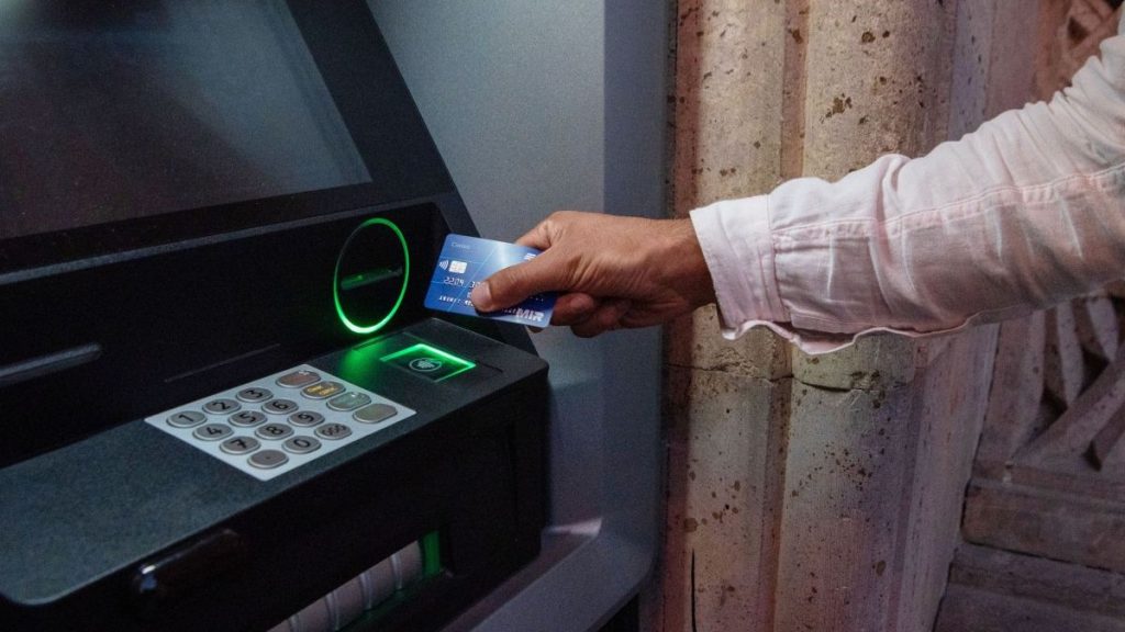 Băncile vor oferi la bancomat sumele exacte solicitate de clienți