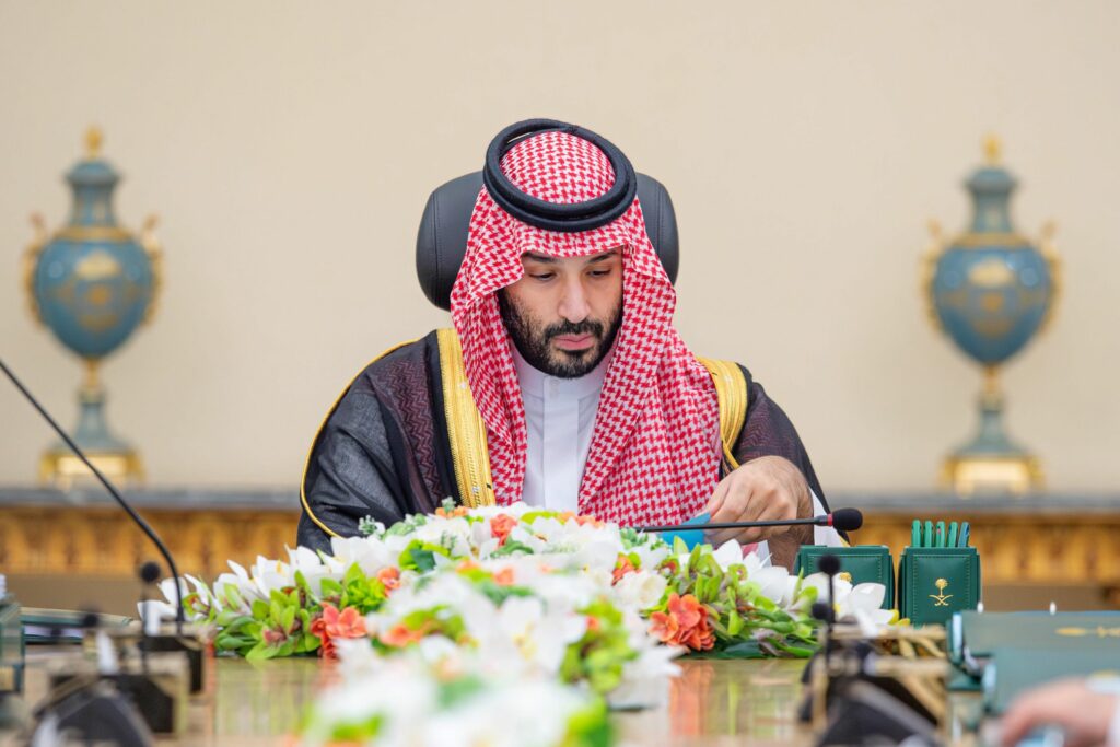 Capitala Arabiei Saudite atacată cu rachete de rebelii Houthi. Rebelii revendică lovituri și asupra instalațiilor petroliere