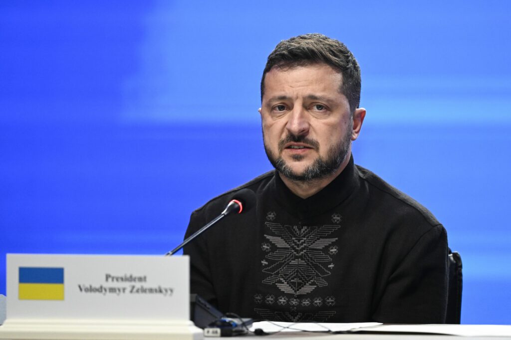 Zelenski avertizează: Rusia atacă rețeaua electrică, vor urma represalii
