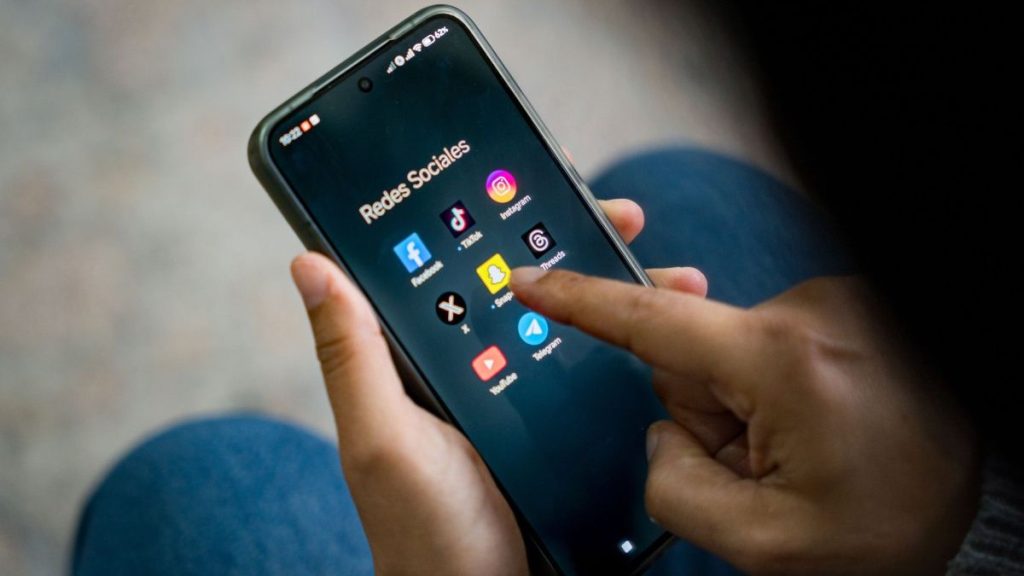 Meta a eliminat peste 3,7 milioane de conturi și pagini de escrocherii de pe Facebook și Instagram, cu sprijinul poliției din Singapore