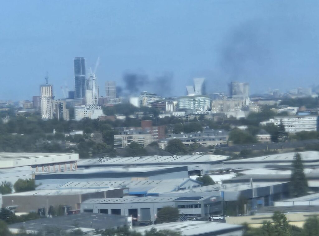 Incendiu pe cale ferată: Trenurile Paddington‑Heathrow suspendate
