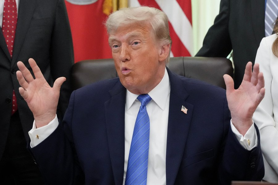 Trump le promite americanilor câte 5.000 de dolari dacă republicanii câștigă alegerile
