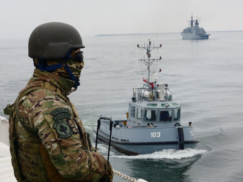 Fragment de dronă găsit în Marea Neagră; scafandrii militari neutralizează