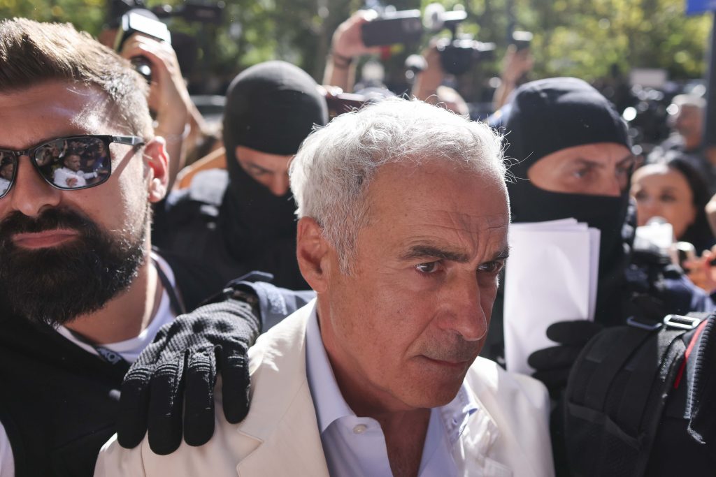 VIDEO. Călin Georgescu a ajuns la DIICOT pentru a fi audiat în dosarul de înșelăciune cu prejudiciu de peste 1,1 mil. de euro