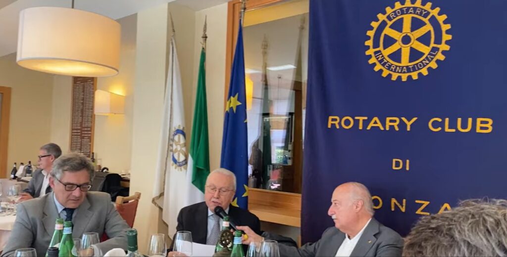 Un bărbat de 101 ani conduce o companie uriașă după propriile reguli: „Nu-mi place să folosesc computerele”