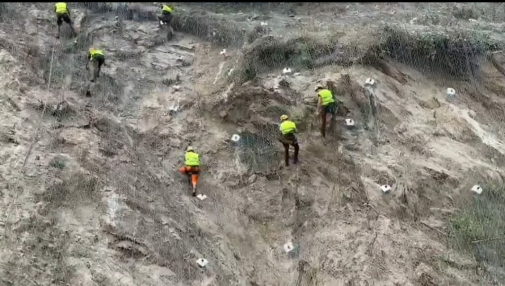 Netting installed on DN7 slopes in Olt Valley: restrictions