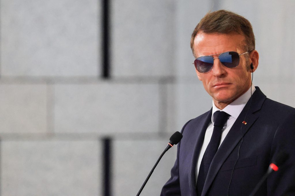 După ce legea sa a picat la curtea constituțională franceză, Macron cere un „text european” pentru interzicerea accesului la reţelele sociale în cazul copiilor