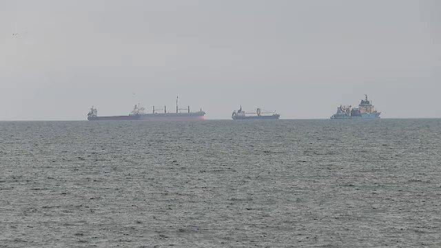 Atacurile asupra navelor schimbă traficul din Marea Neagră. Portul Constanța preia tot mai mult marfa destinată Ucrainei