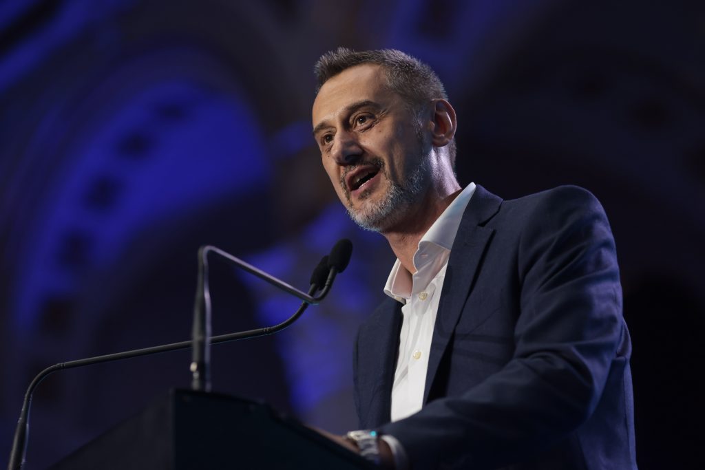 Saci cu cadavre COVID în groapa comună din Slatina – Mario De Mezzo