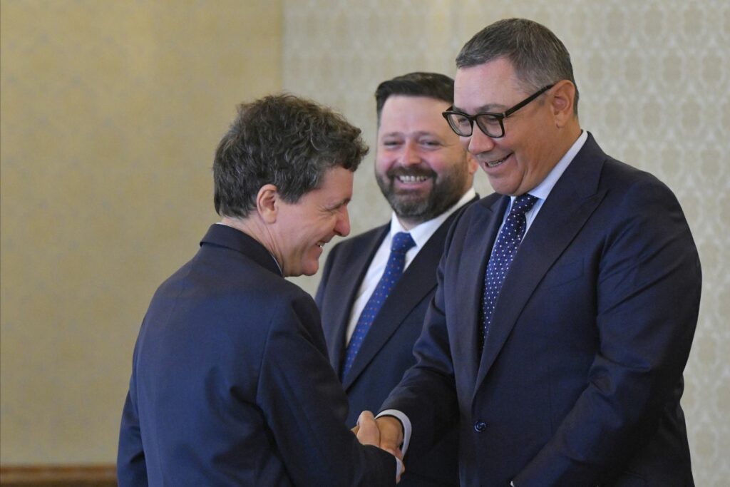 Ponta dezvăluie: ce a băut la Cotroceni cu Băsescu și Dan după 14 ani