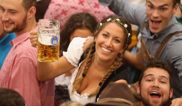 Oktoberfest 2026: apă la preț record, depășind cea mai ieftină bere