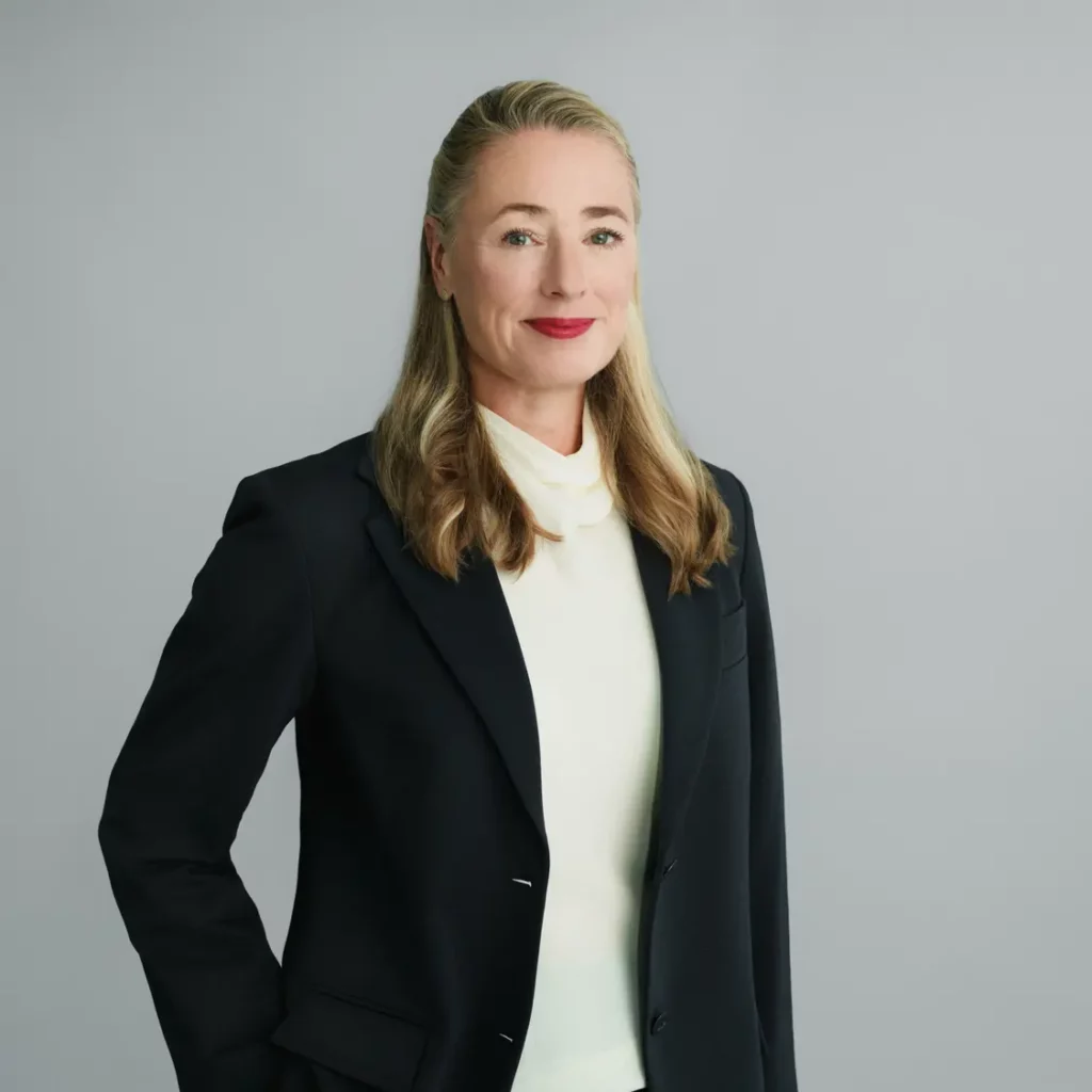 Consiliul de Supraveghere al OMV Petrom ar putea fi prezidat în premieră de o femeie și care nu e nici etnic austriac sau neamț. Emma Delaney, noua șefă a OMV, îl conduce acum interimar