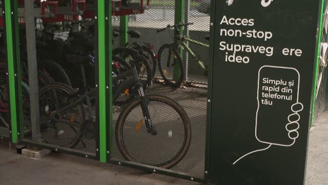 1 leu pe lună, un loc sigur pentru bicicletă. Sectoarele unde parcările primăriilor s-au ocupat chiar de de la inaugurare