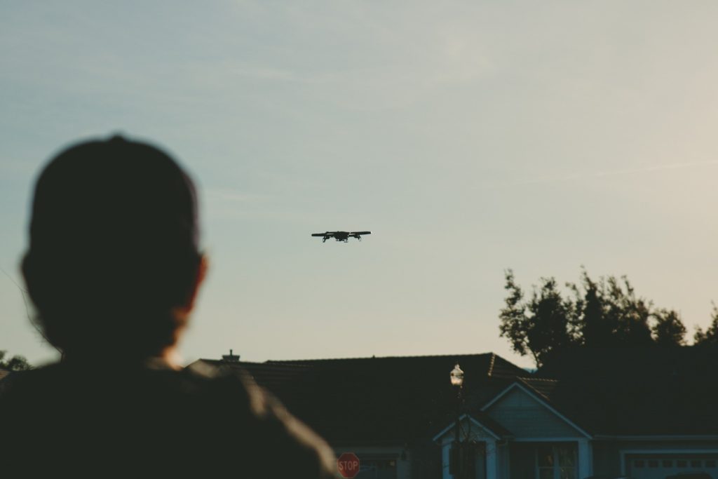 Mai multe drone au survolat Republica Moldova / Una a căzut și a luat foc / Verificările sunt în desfășurare 